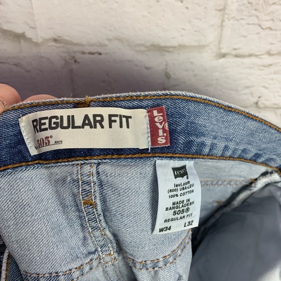 Levi’s 505 Regular Fit Light Wash Straight Jeans - Picture 7 of 7